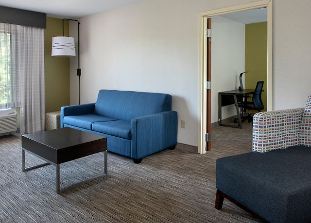 Holiday Inn Express & Suites Great Barrington - Lenox Area Грейт-Баррингтон Экстерьер фото
